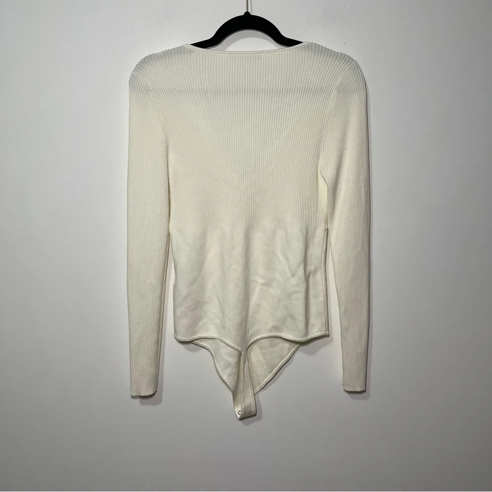 Abercombie & Fitch women's Cream long sleeve v neck ribbed bodysuit in size L - Picture 7 of 8